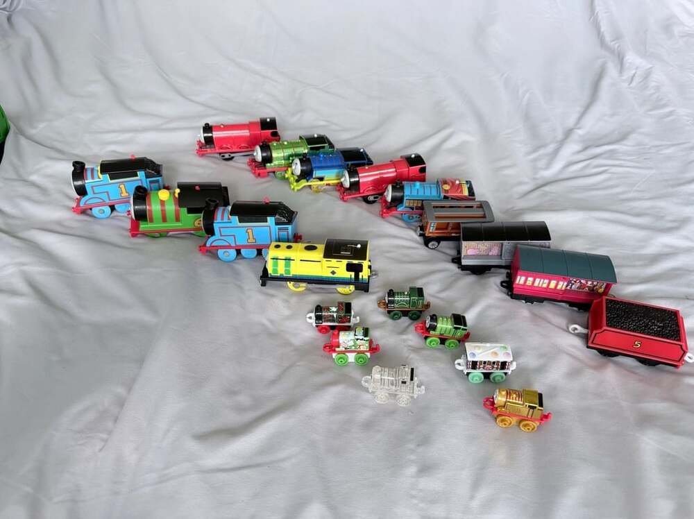 Thomas TrackMaster Motorized Train Lot with RARE Yellow Rheneas & James